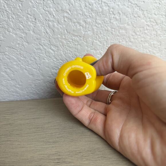 B. Toys Pinky Pals Giraffe Finger Puppet – Bathtime & Playtime Fun - Picture 3 of 3